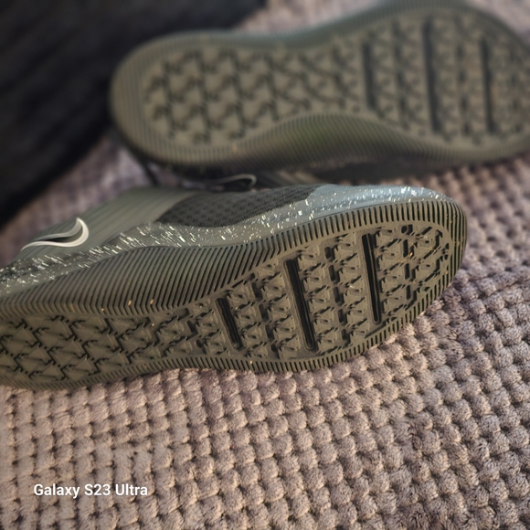 Nike Kids Black and Gray Sneakers - Picture 7 of 13